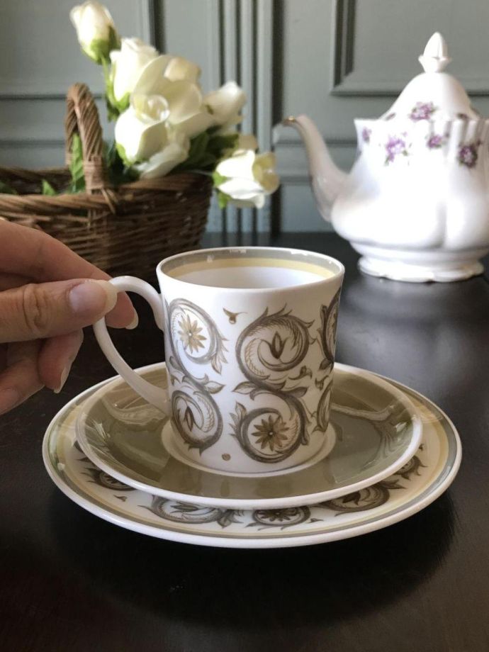 スージークーパーのカップ&ソーサー(トリオ)