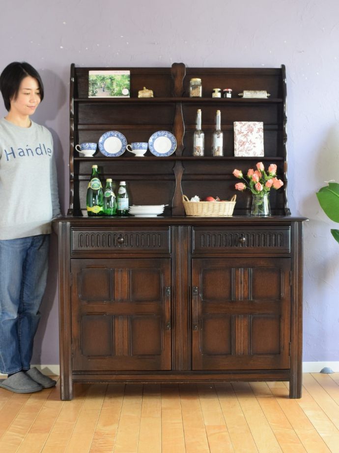 アンティークのオープンシェルフキャビネット