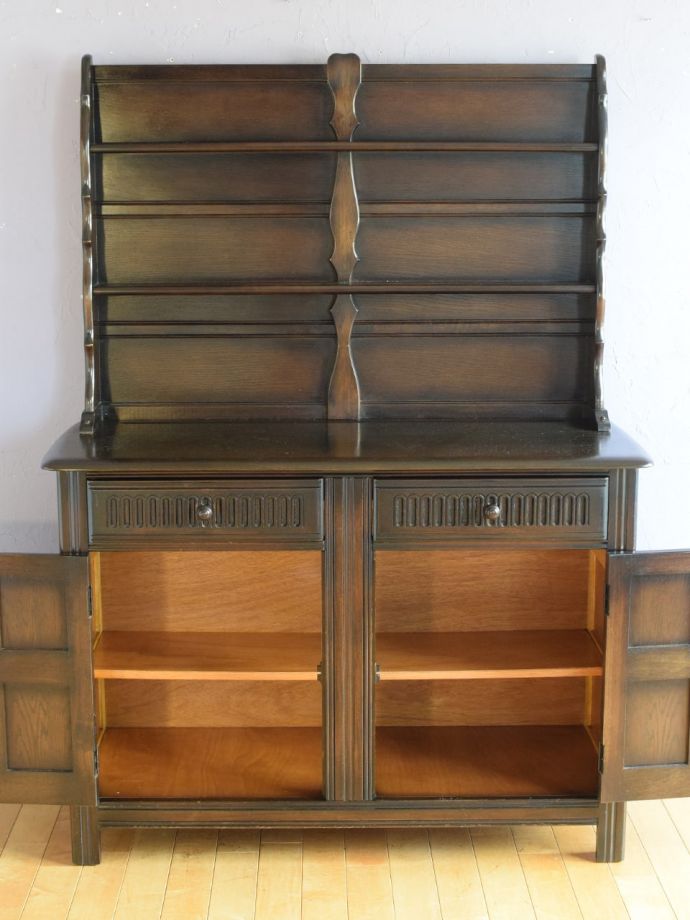 アンティークキャビネットの扉の中