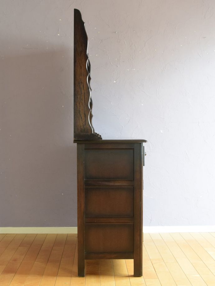 オープンシェルフの側面