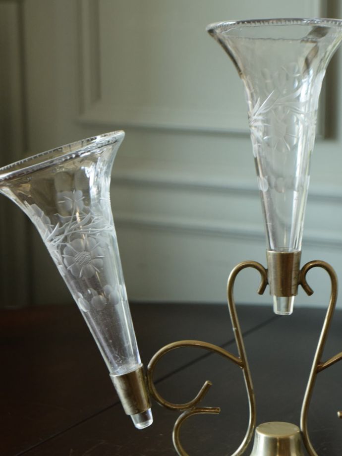 英国アンティークのおしゃれな花器、お花の模様が美しいイパーン(m