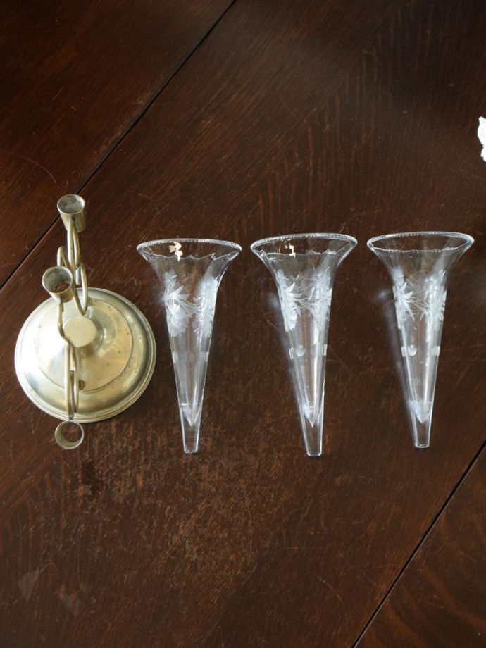 英国アンティークのおしゃれな花器、お花の模様が美しいイパーン(m