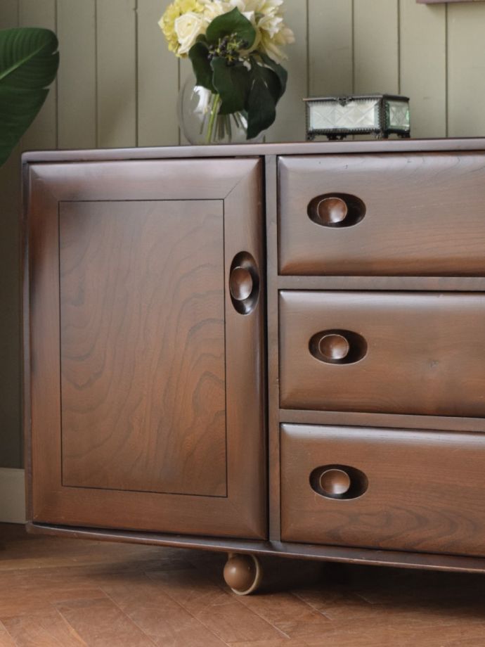 アーコール社のビンテージ家具