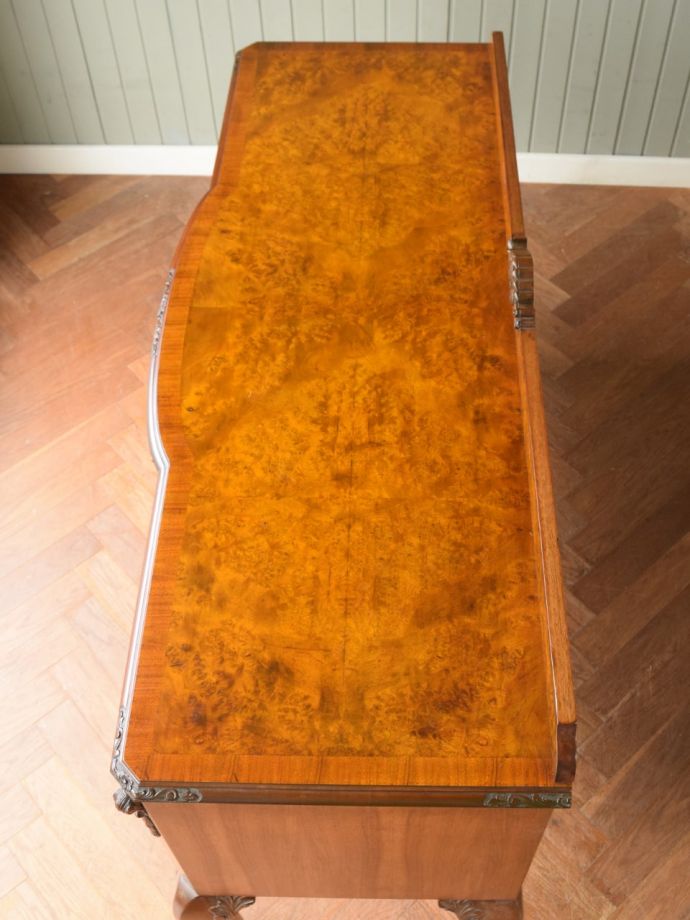 サイドボードの天板