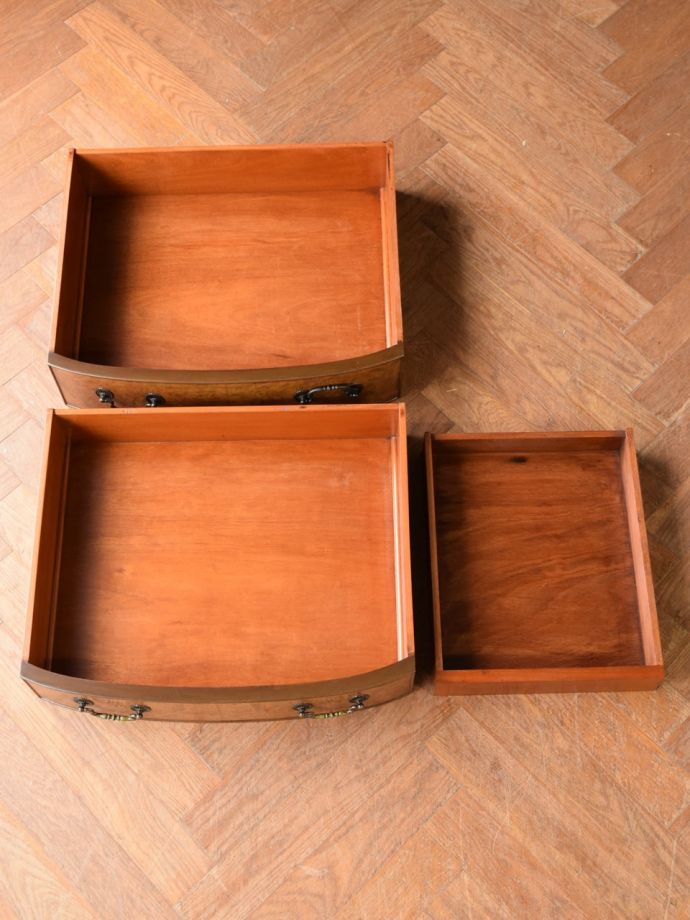 サイドボードの引き出し