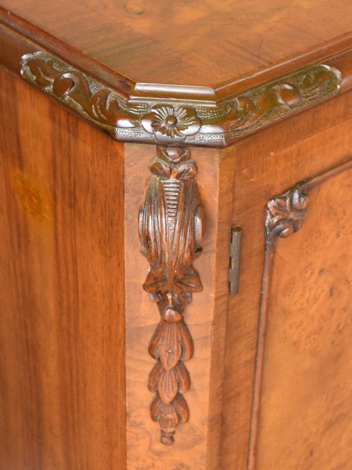 サイドボードの装飾