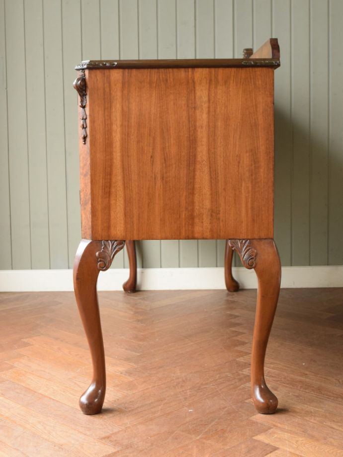 サイドボードの側面