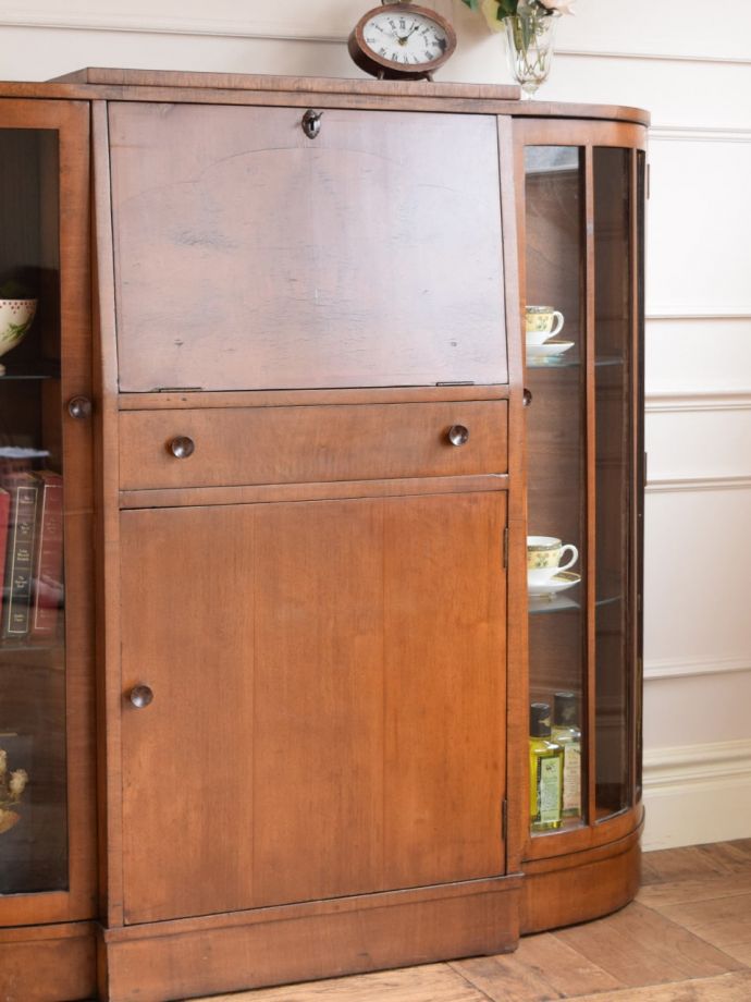 アンティーク家具らしさが漂うサイドバイサイド