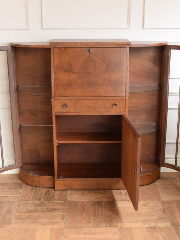 サイドバイサイドの扉の中