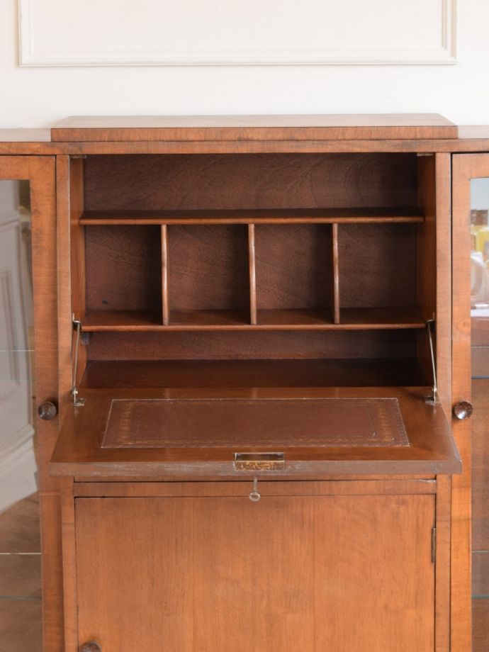 アンティークビューローの扉の中