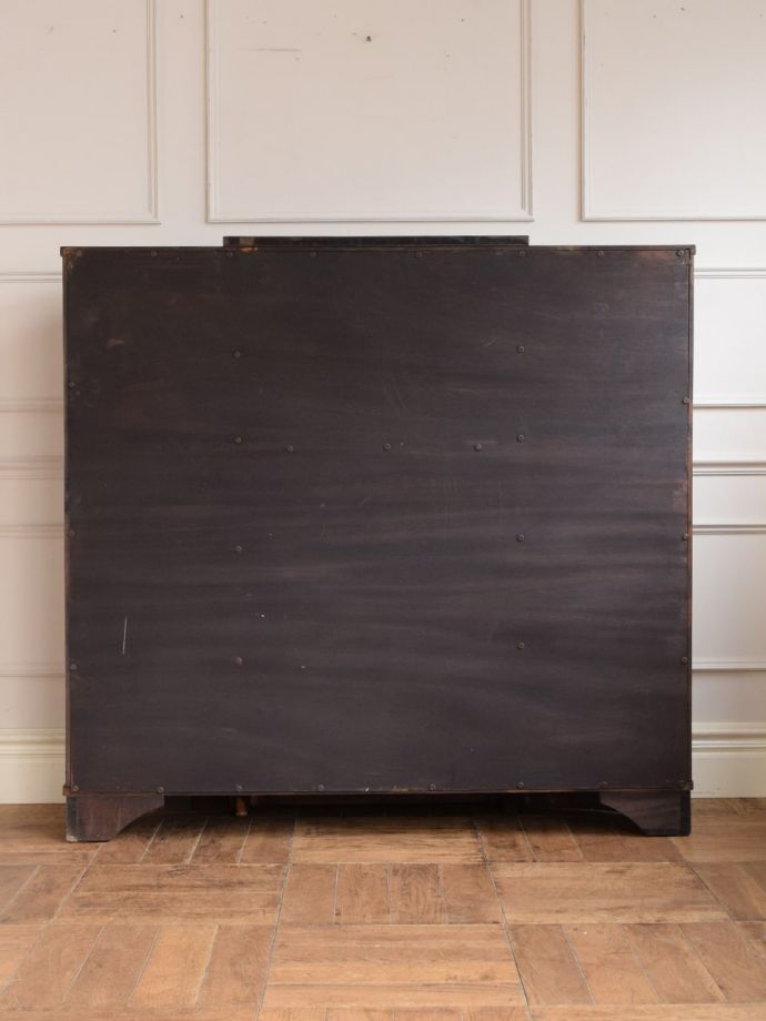 ビューローの後ろ姿