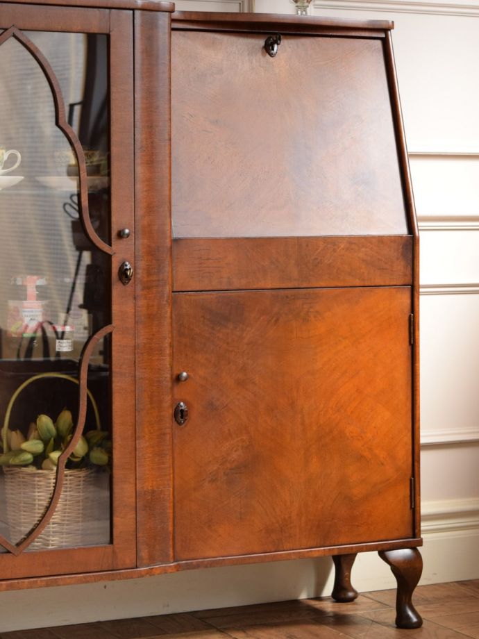 アンティーク家具らしさが漂うサイドバイサイド