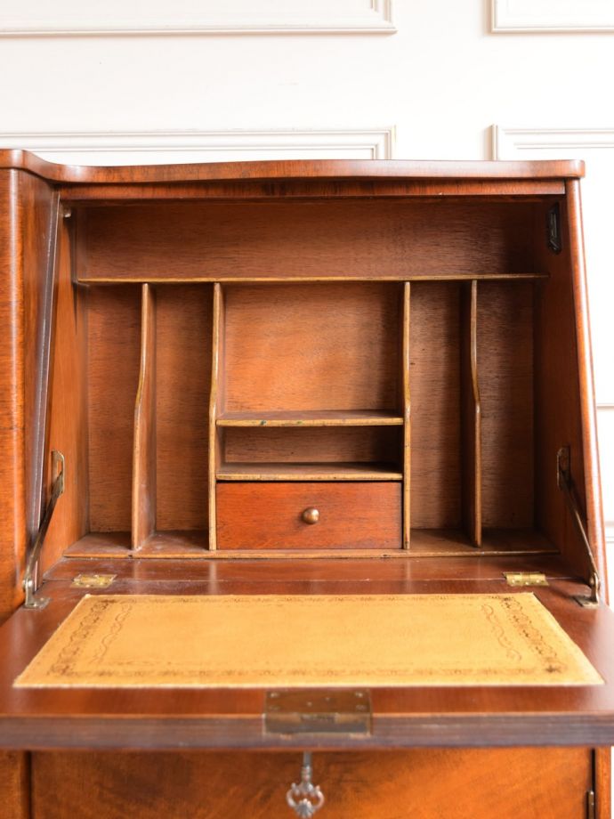 アンティークビューローの扉の中