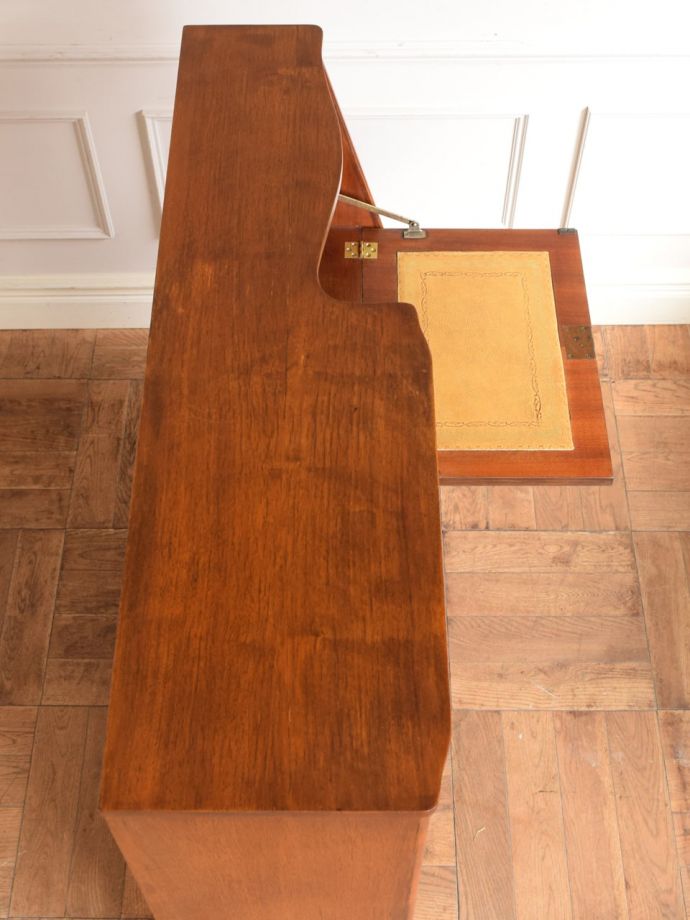 キャビネットの天板