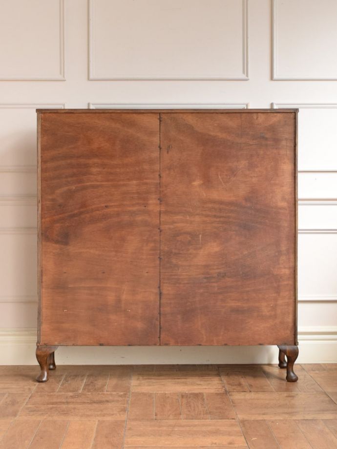 ビューローの後ろ姿