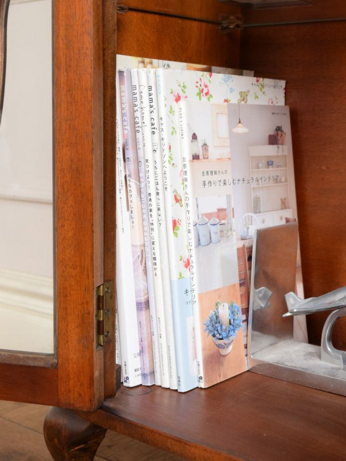 収納たっぷりのキャビネット