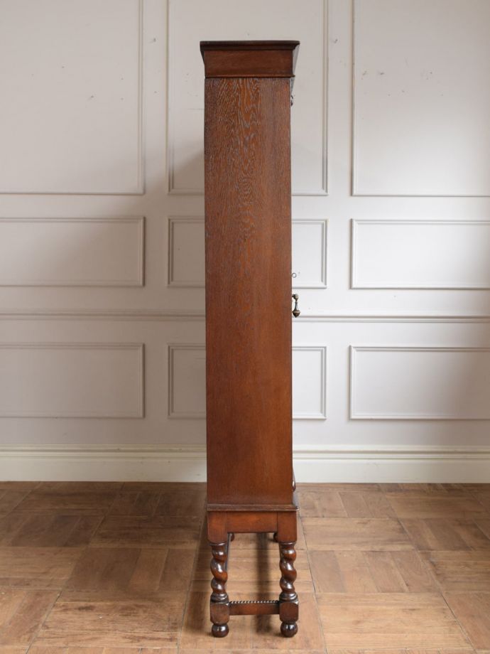 キャビネットの側面