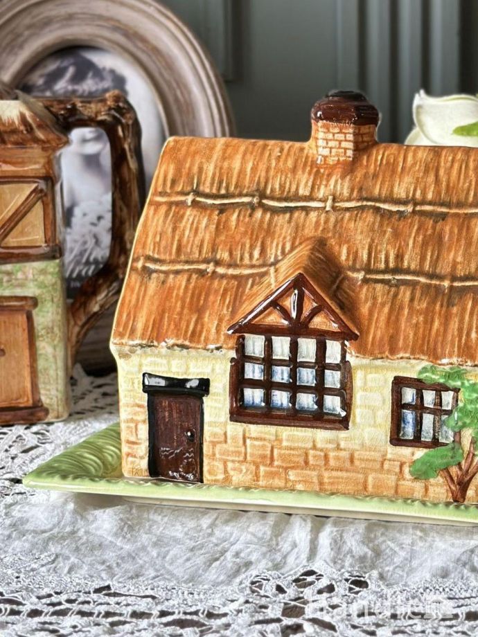 アンティークのバターディッシュ