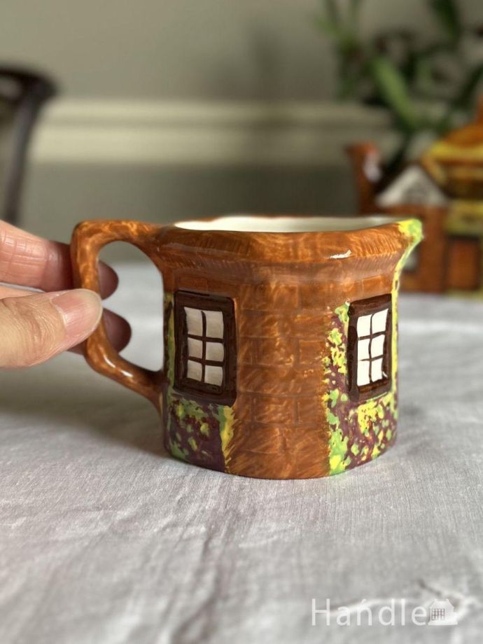 陶磁器のミルクピッチャー