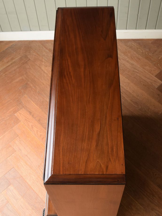 アンティーク家具の形