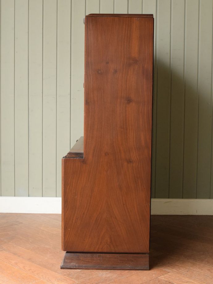 キャビネットの側面