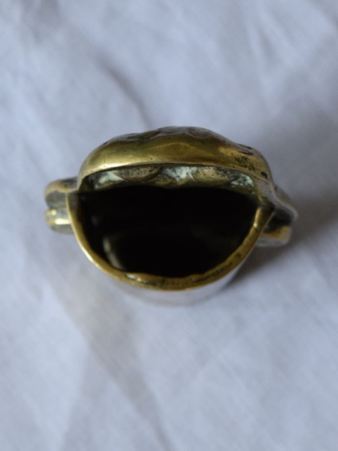 アンティークの真鍮オブジェ