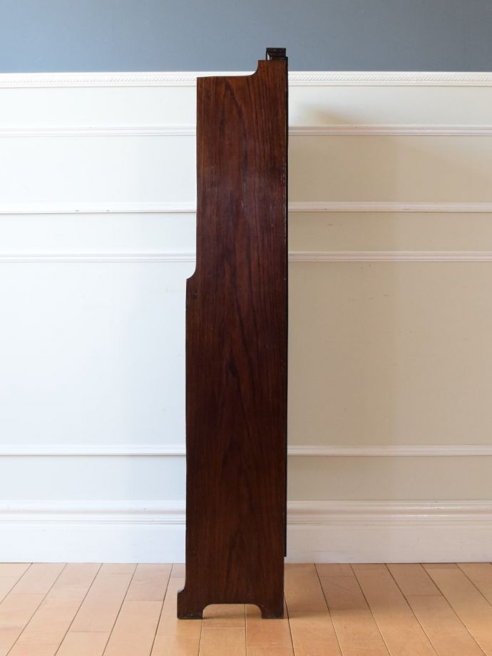 アンティークキャビネットの側面