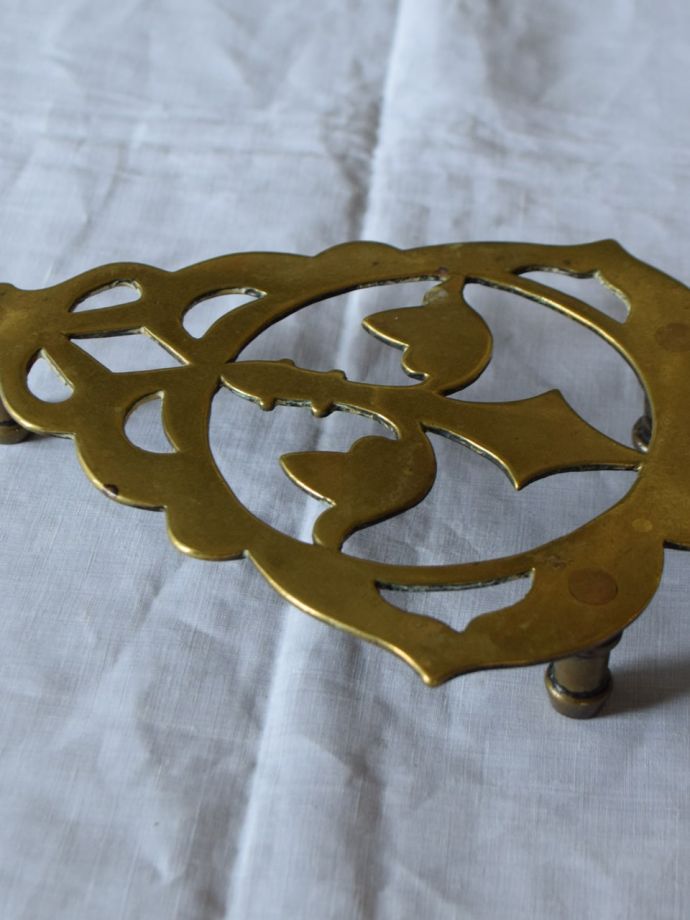 アンティーク真鍮製のトリベット