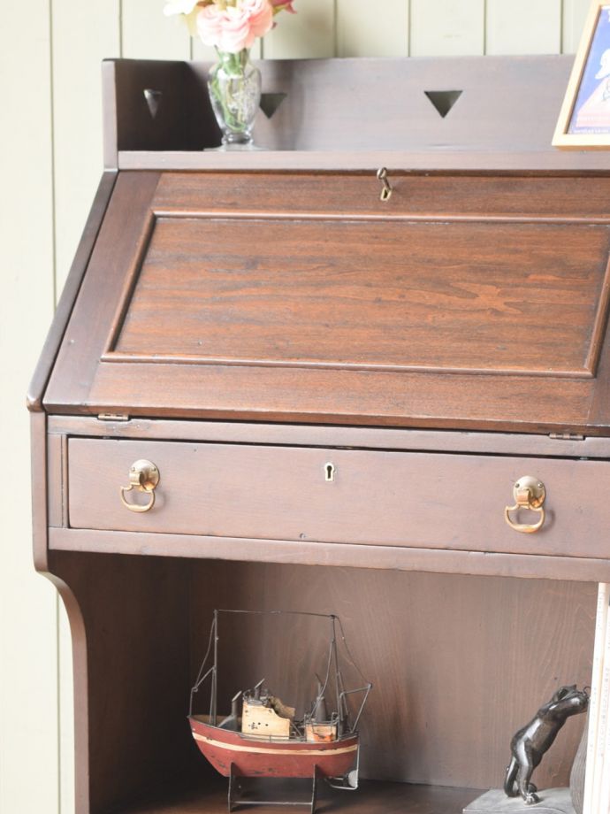 アンティーク家具らしさが漂うビューロー