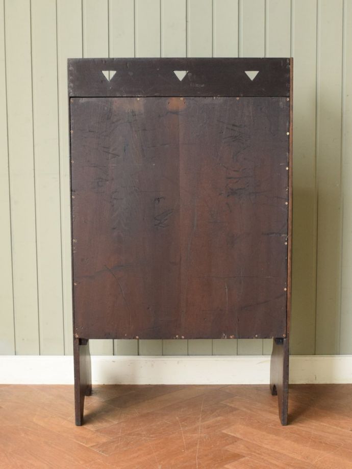 ビューローの後ろ姿