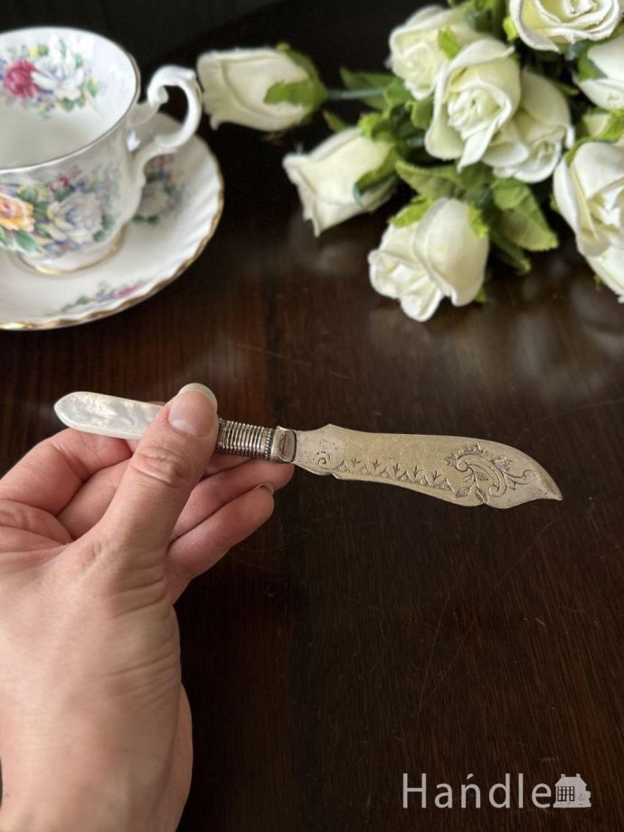 英国から届いたアンティークのバターナイフ、白蝶貝のおしゃれな
