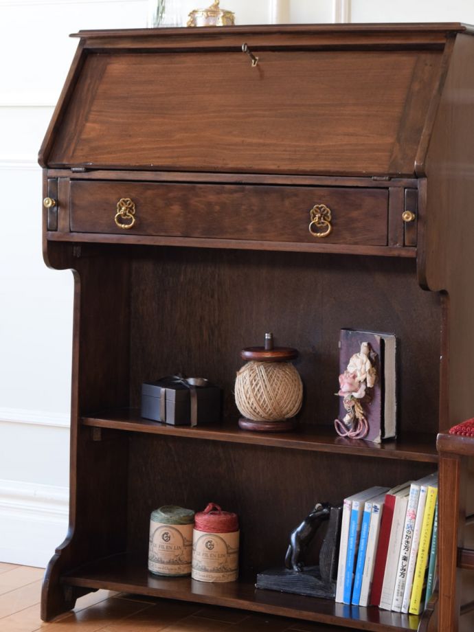 アンティーク家具らしさが漂うビューロー
