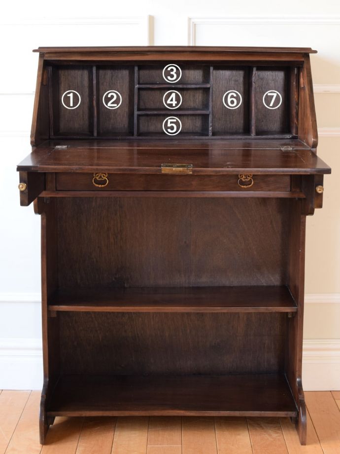 アンティークビューローの扉の中