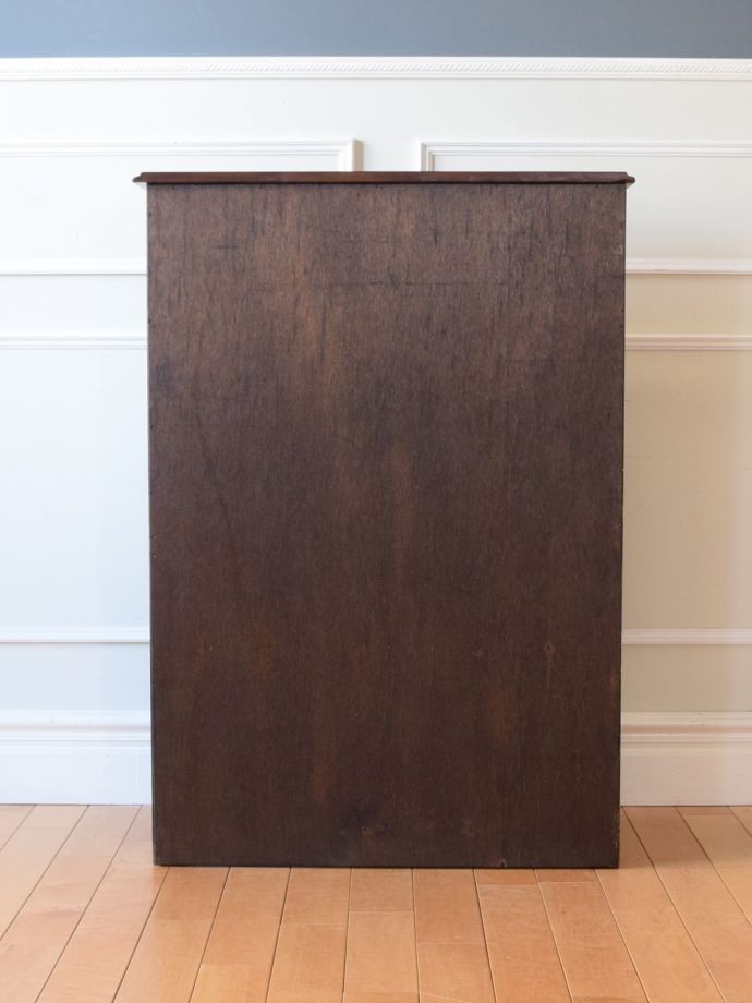 ビューローの後ろ姿