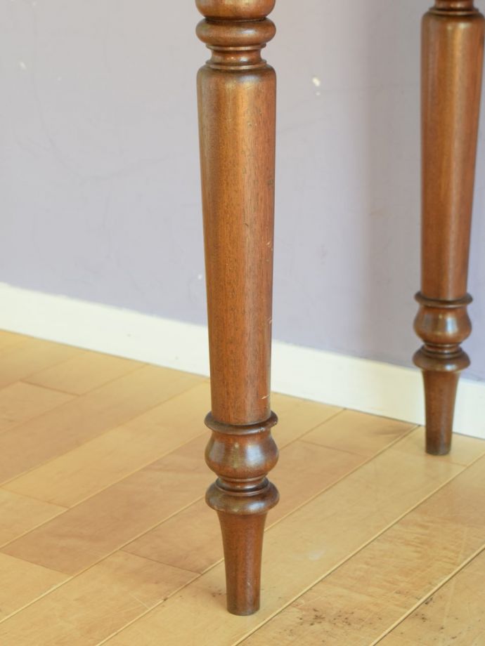 アンティークデスクの脚