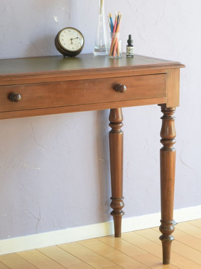 アンティークデスクの美しい木目