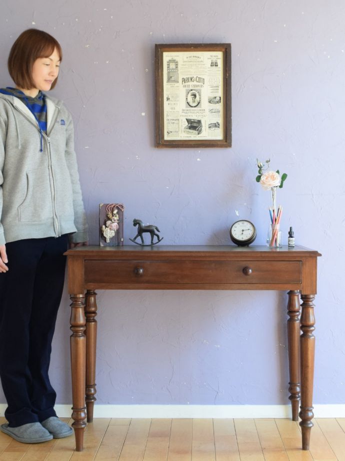 英国アンティークのデスク