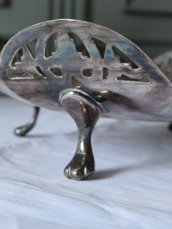 シルバーバスケットの脚