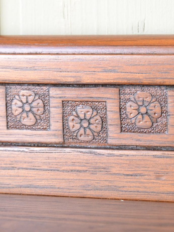 アンティークらしい彫