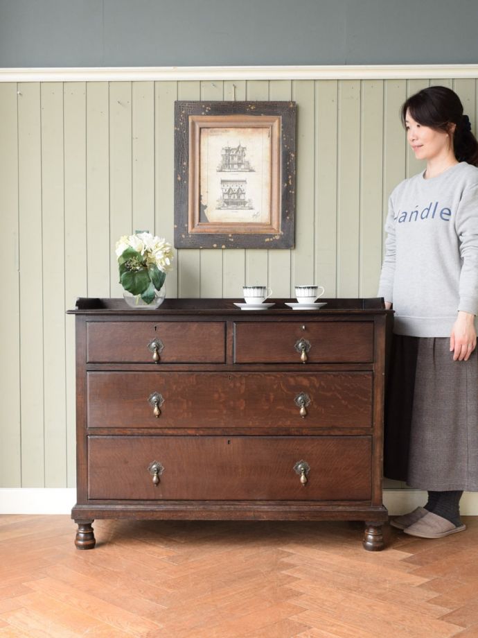 英国アンティークのチェスト