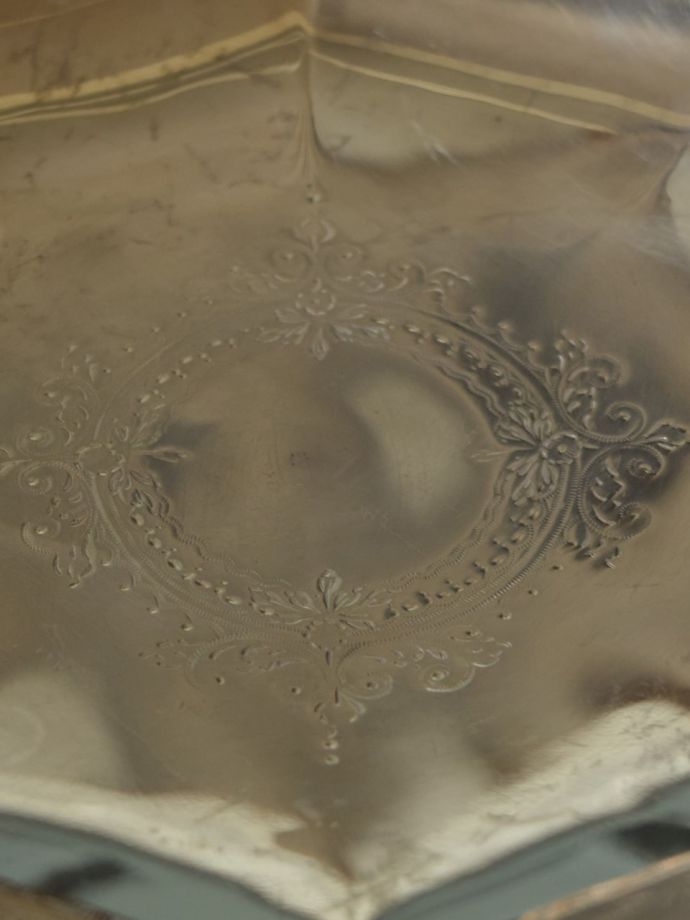 美しいシルバーの器