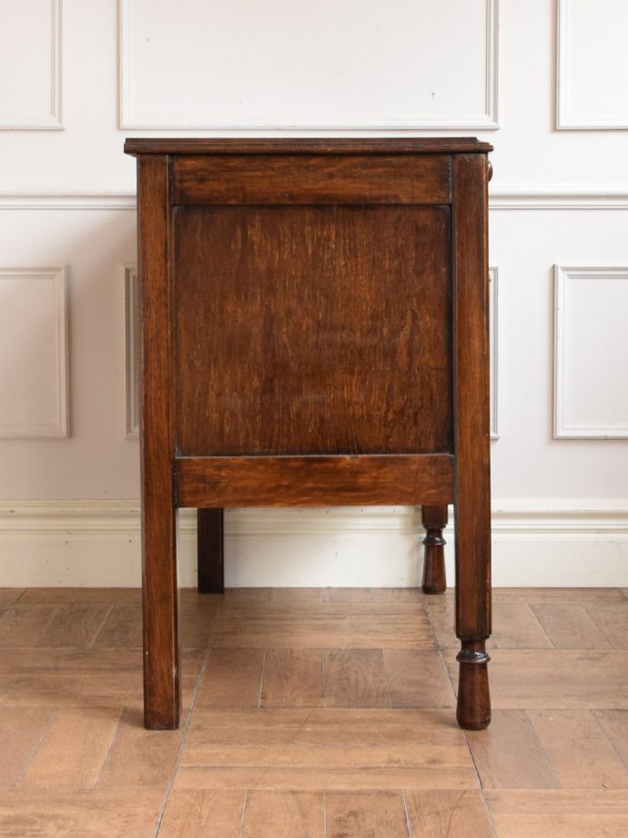 チェストの側面