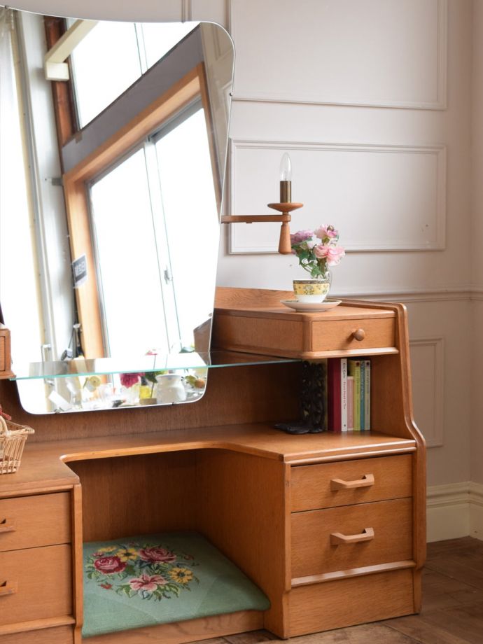 G-PLANのビンテージドレッサー