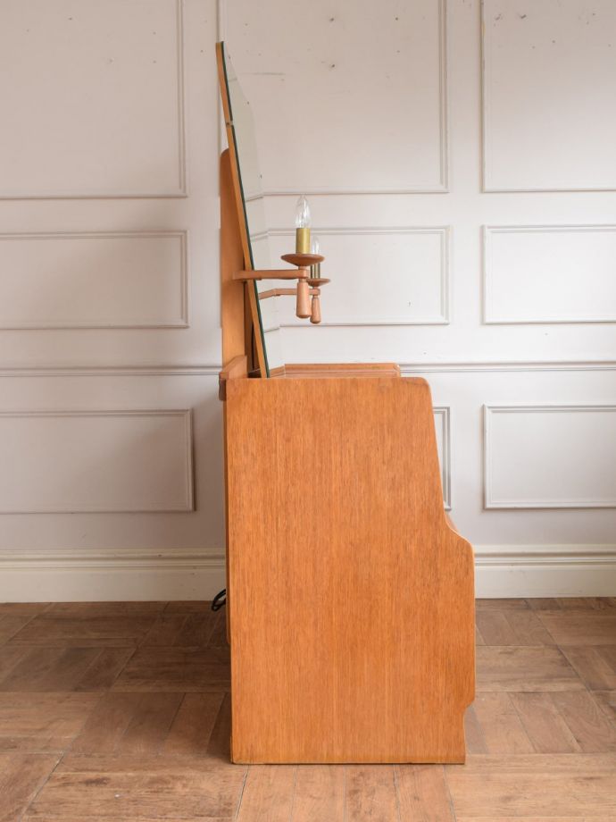 G-planのドレッサーの側面