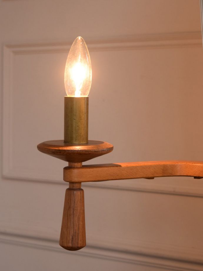 ライトが付いたG-PLANのドレッサー