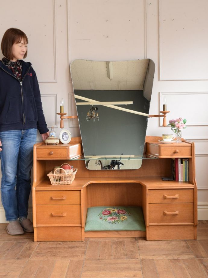 G-PLANのおしゃれなドレッサー