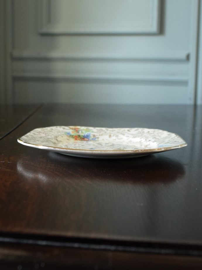 英国アンティークのおしゃれな食器