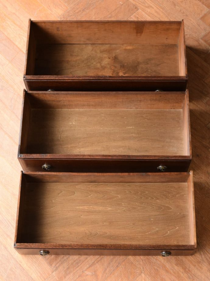 ドレッサーの引き出しの中