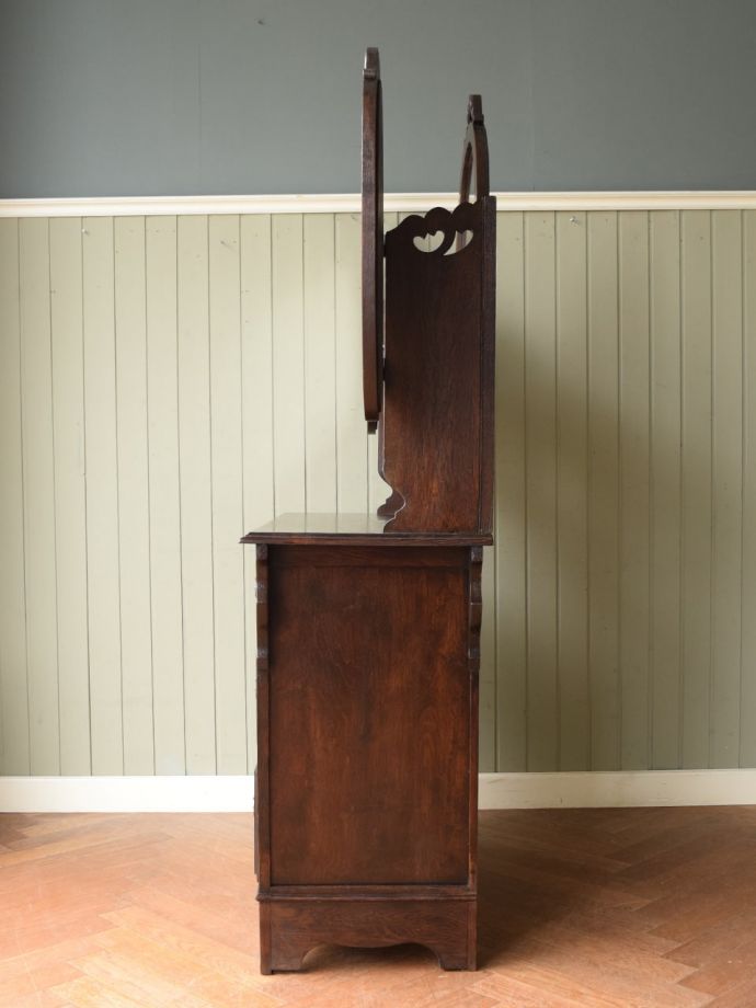 ドレッサーの側面