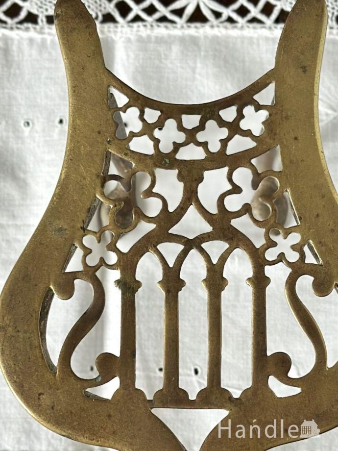 アンティーク真鍮製のトリベット